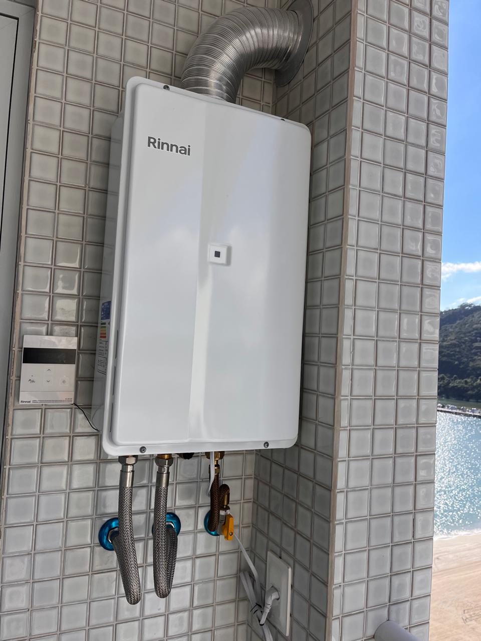 Aquecedor a gás Rinnai instalado pela Top Climatização