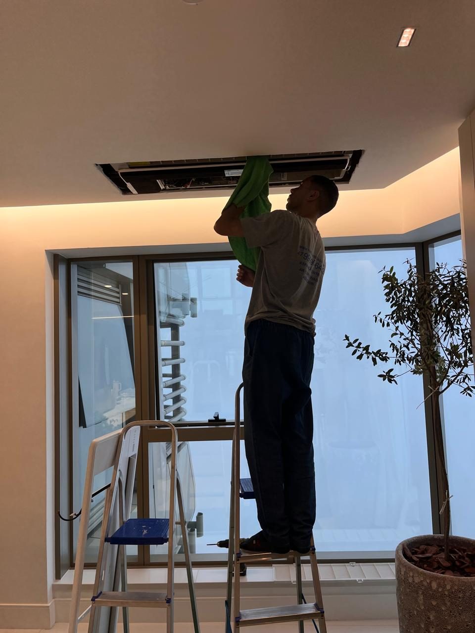 Manutenção de ar-condicionado cassete de teto